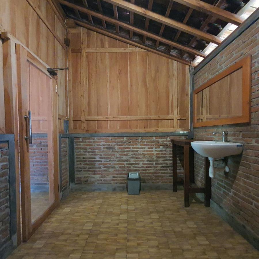 Pinarak Homestay Banyuwangi  Buitenkant foto